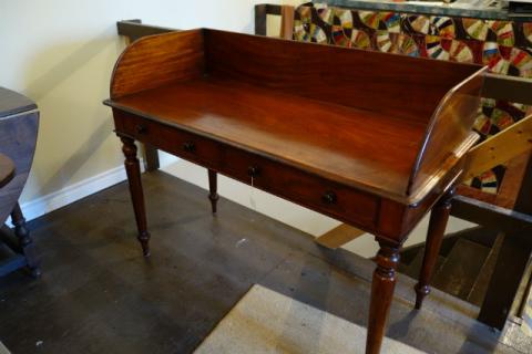 serving table